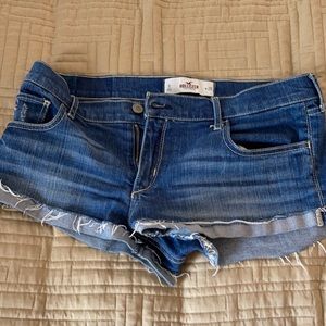 Hollister Women’s Shorty Short Jeans